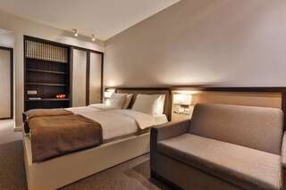 Гостевой дом Bono Luxury Rooms Будва Двухместный номер с двуспальной кроватью и дополнительной кроватью-7